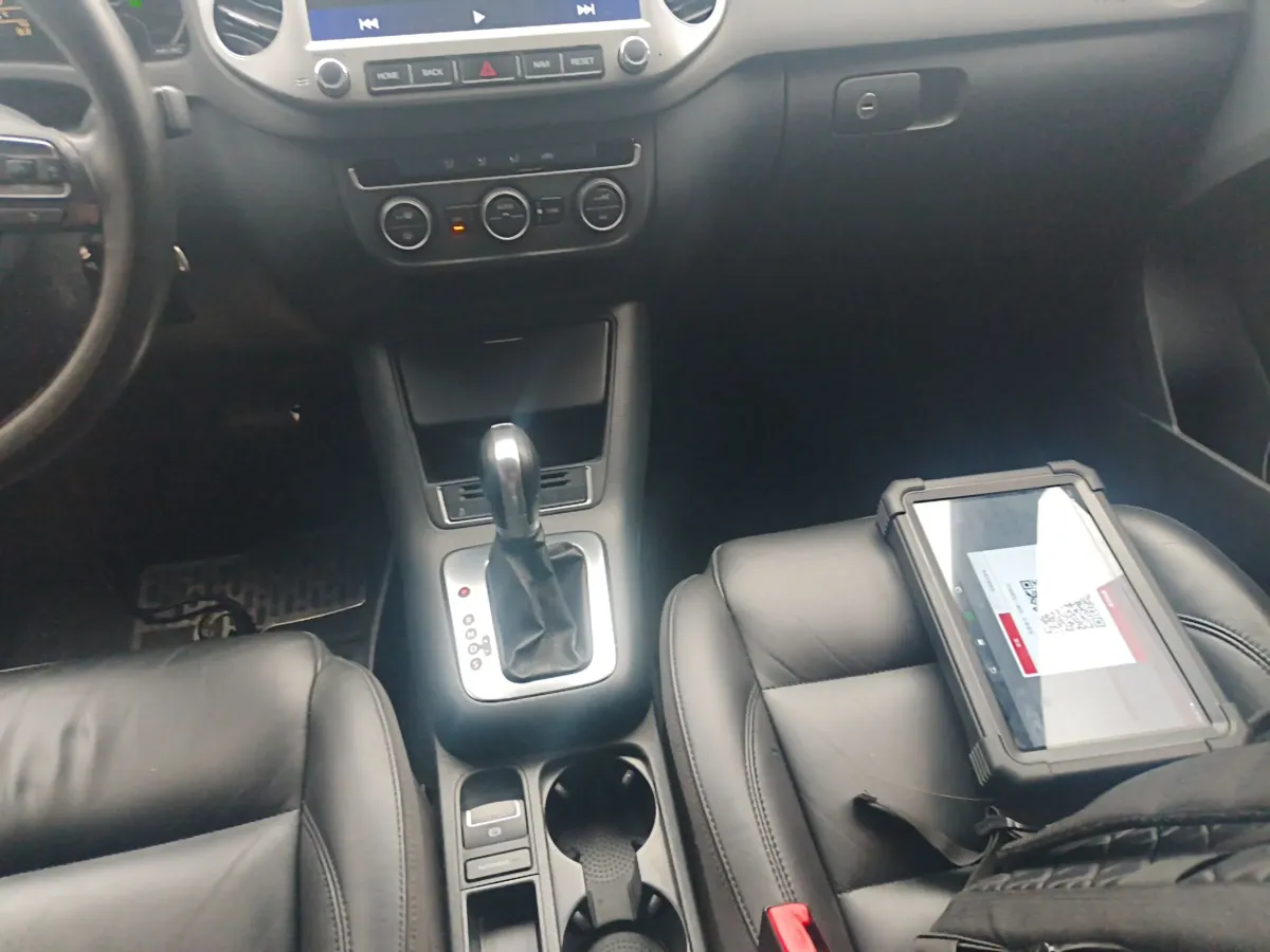 2013 Volkswagen Tiguan 1.8T 160HP L4 6AT,autocango,china used car exporter,china ev exporter,chinese used car exporter,chinese used ev exporter