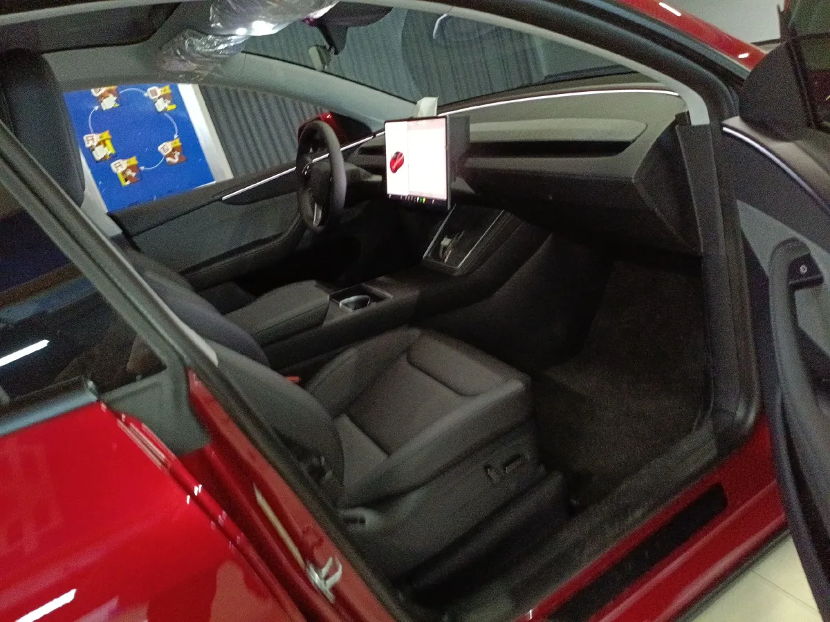 2025 Tesla Model Y BEV 62.5KWH,autocango,china used car exporter,china ev exporter,chinese used car exporter,chinese used ev exporter