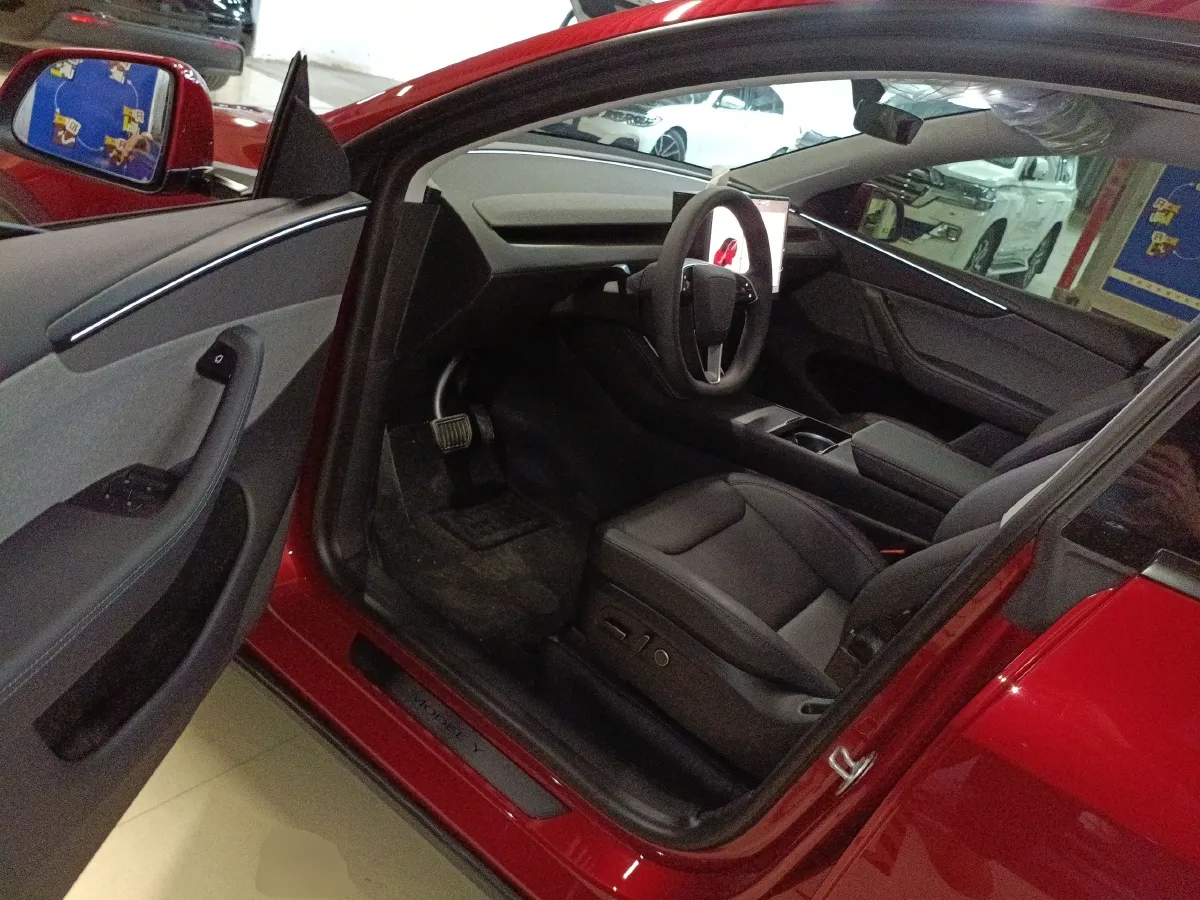 2025 Tesla Model Y BEV 62.5KWH,autocango,china used car exporter,china ev exporter,chinese used car exporter,chinese used ev exporter