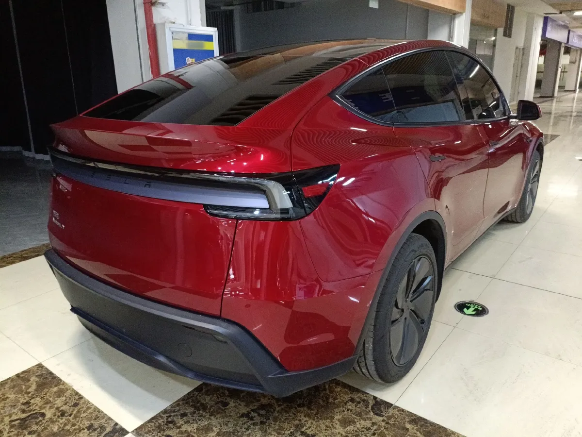 2025 Tesla Model Y BEV 62.5KWH,autocango,china used car exporter,china ev exporter,chinese used car exporter,chinese used ev exporter