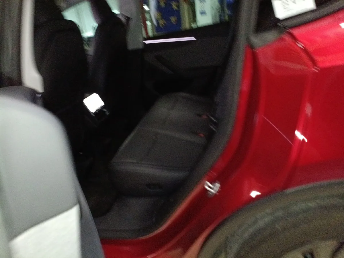 2025 Tesla Model Y BEV 62.5KWH,autocango,china used car exporter,china ev exporter,chinese used car exporter,chinese used ev exporter