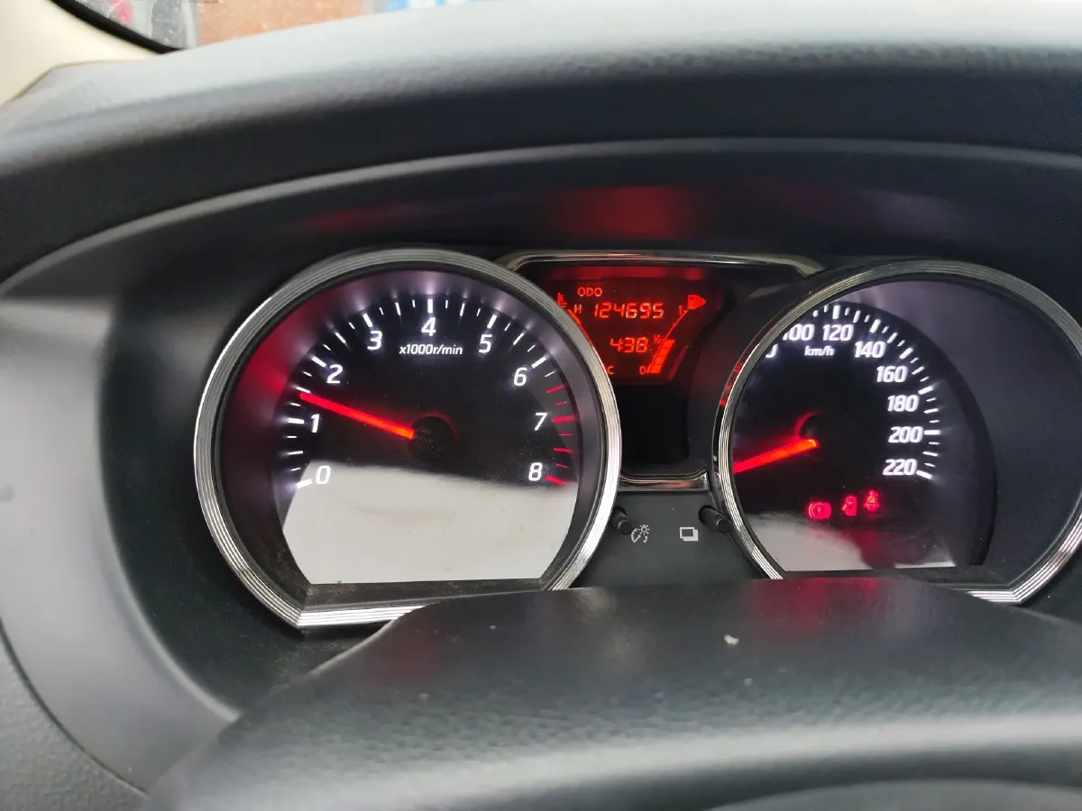 2013 Nissan Livina 1.6L 124HP L4 5MT,autocango,china used car exporter,china ev exporter,chinese used car exporter,chinese used ev exporter