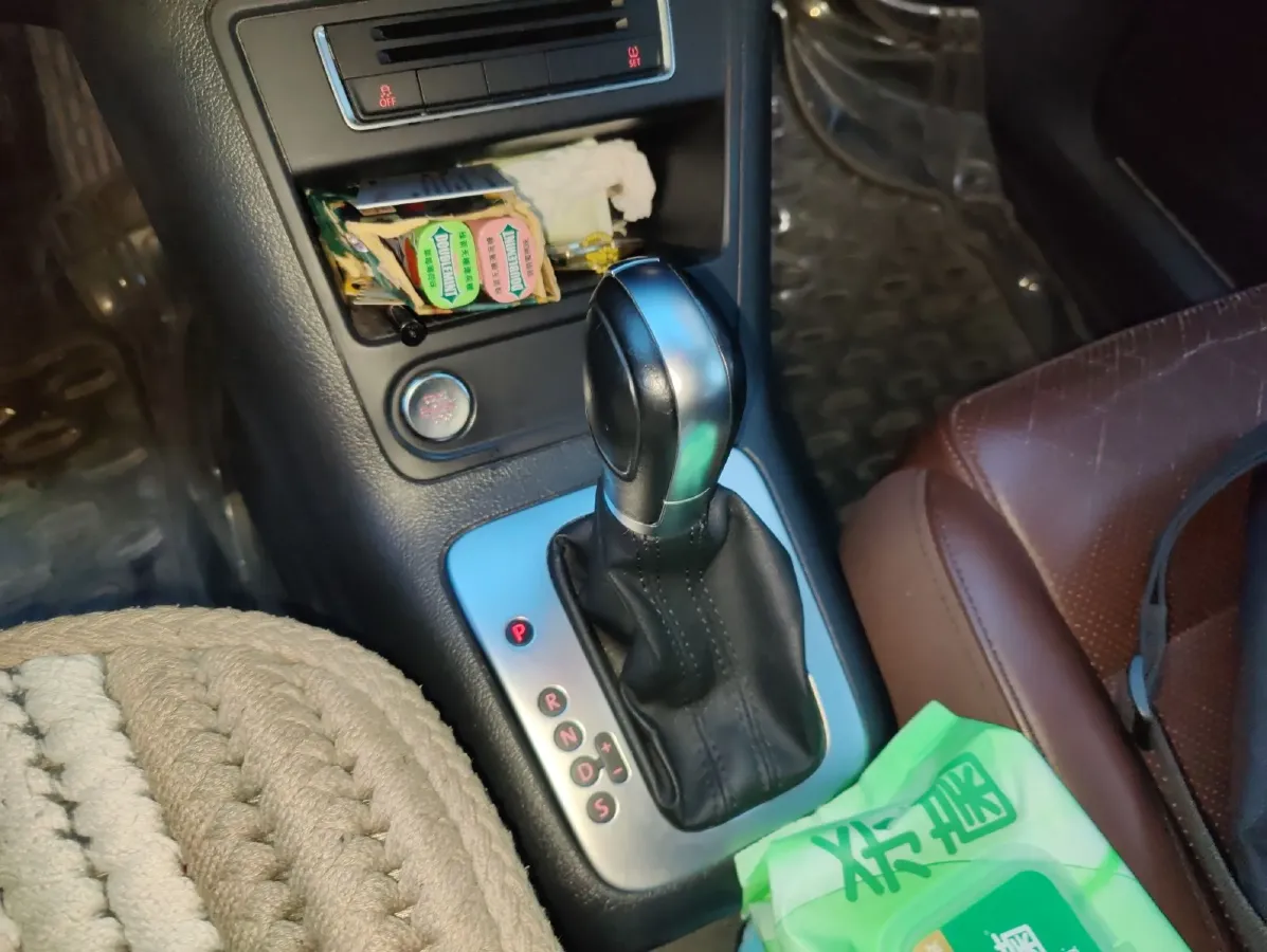 2015 Volkswagen Tiguan 1.8T 160HP L4 6AT,autocango,china used car exporter,china ev exporter,chinese used car exporter,chinese used ev exporter