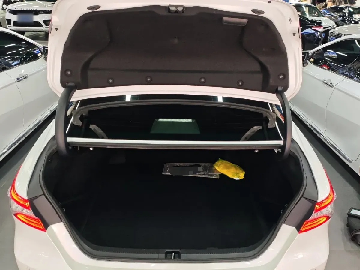 2023 Toyota Camry 2.5L 207HP L4 8AT,autocango,china used car exporter,china ev exporter,chinese used car exporter,chinese used ev exporter