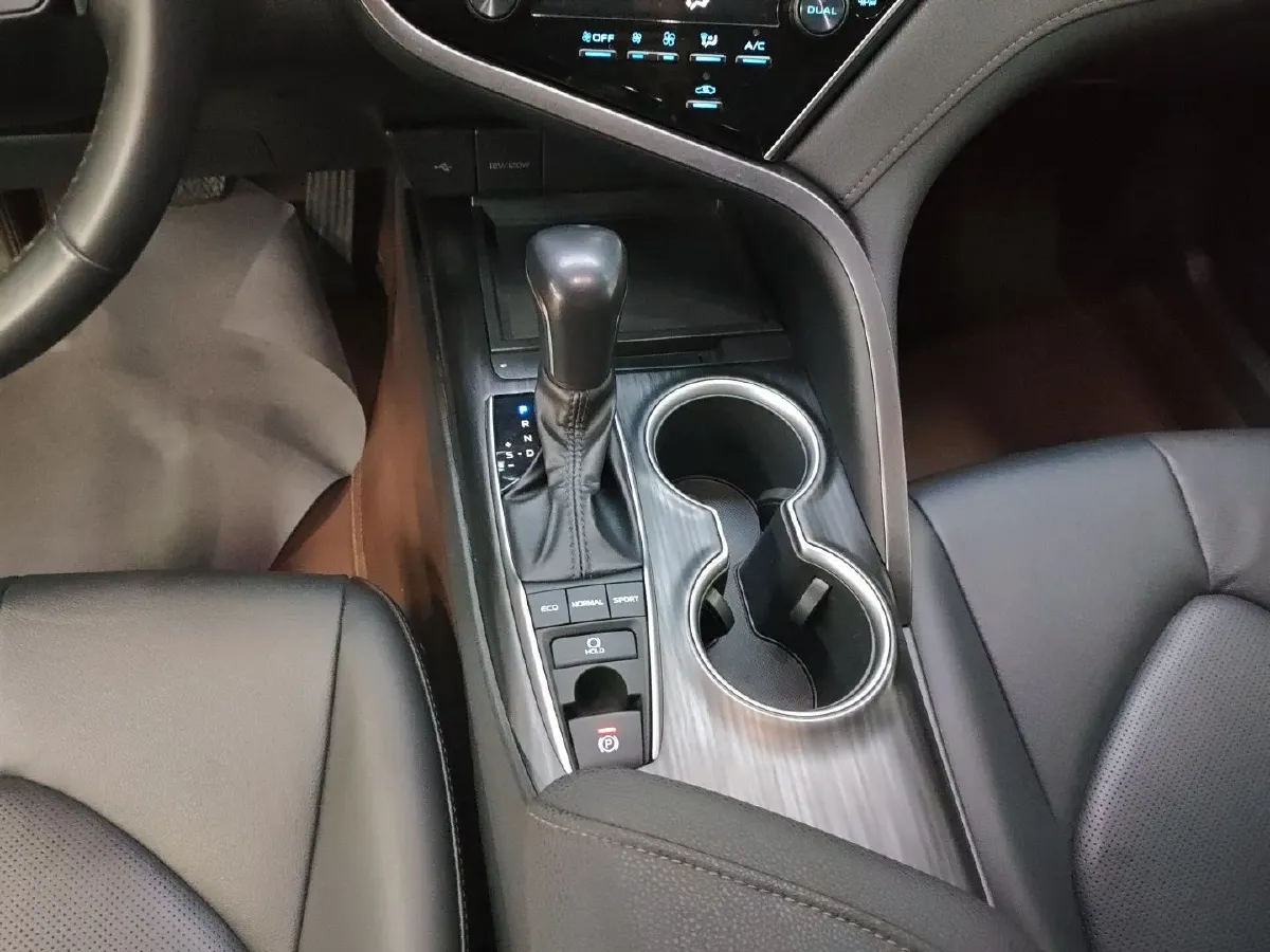 2023 Toyota Camry 2.5L 207HP L4 8AT,autocango,china used car exporter,china ev exporter,chinese used car exporter,chinese used ev exporter