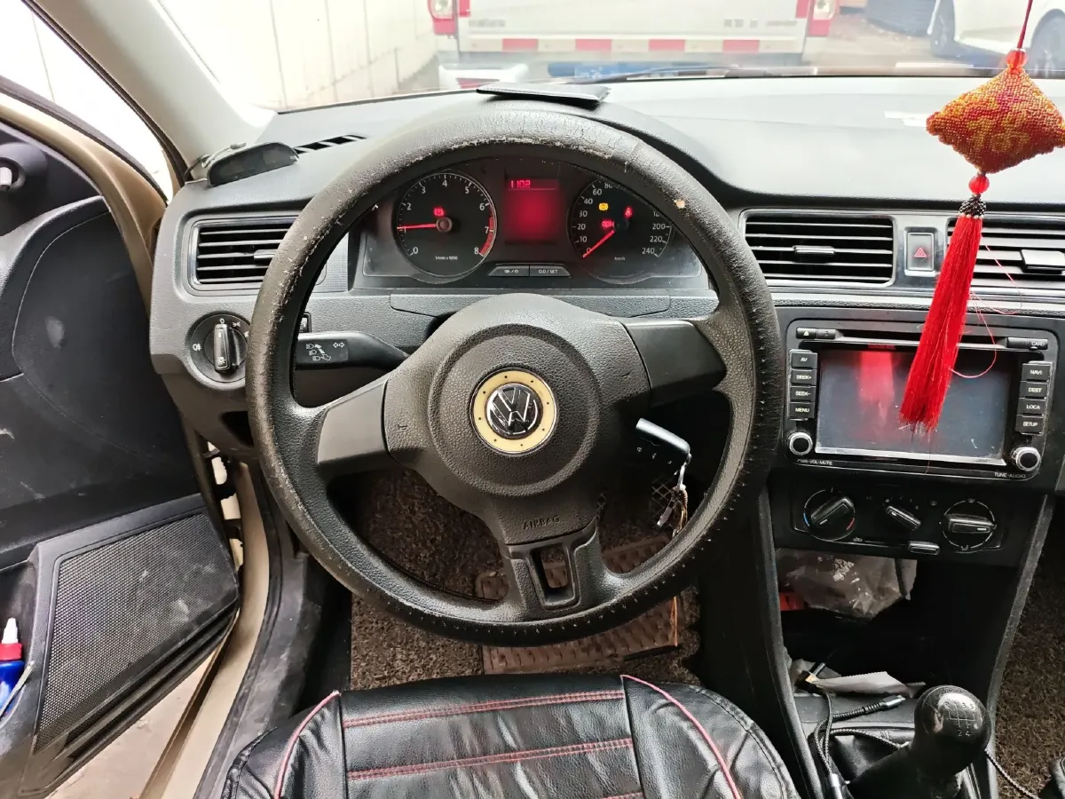 2013 Volkswagen Santana 1.6L 110HP L4 5MT,autocango,china used car exporter,china ev exporter,chinese used car exporter,chinese used ev exporter