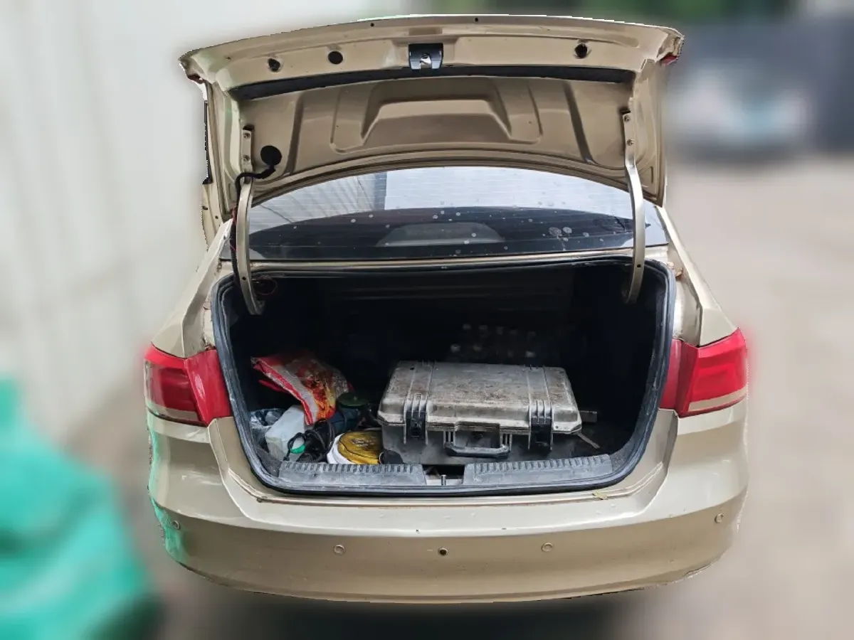 2013 Volkswagen Santana 1.6L 110HP L4 5MT,autocango,china used car exporter,china ev exporter,chinese used car exporter,chinese used ev exporter