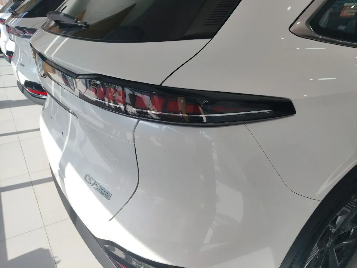 2025 ChangAn CS75 Plus 1.5T 192HP L4 8AT,autocango,china used car exporter,china ev exporter,chinese used car exporter,chinese used ev exporter