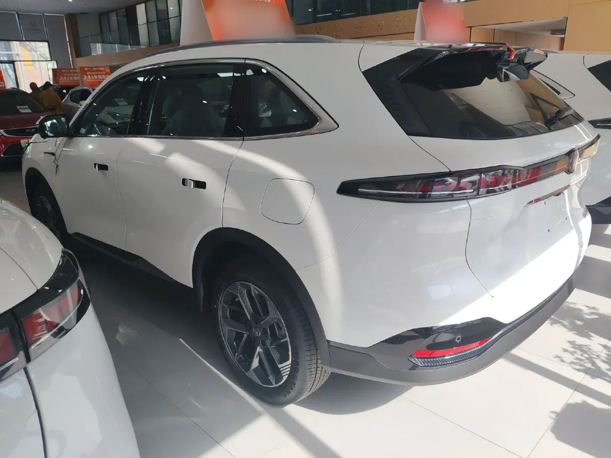 2025 ChangAn CS75 Plus 1.5T 192HP L4 8AT,autocango,china used car exporter,china ev exporter,chinese used car exporter,chinese used ev exporter