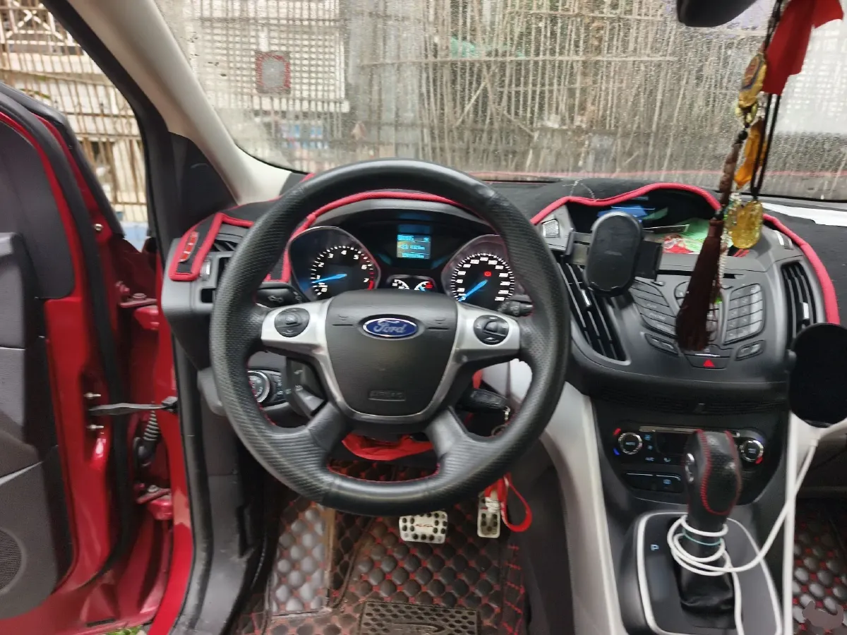 2013 Ford Kuga 1.6T 177HP L4 6AT,autocango,china used car exporter,china ev exporter,chinese used car exporter,chinese used ev exporter