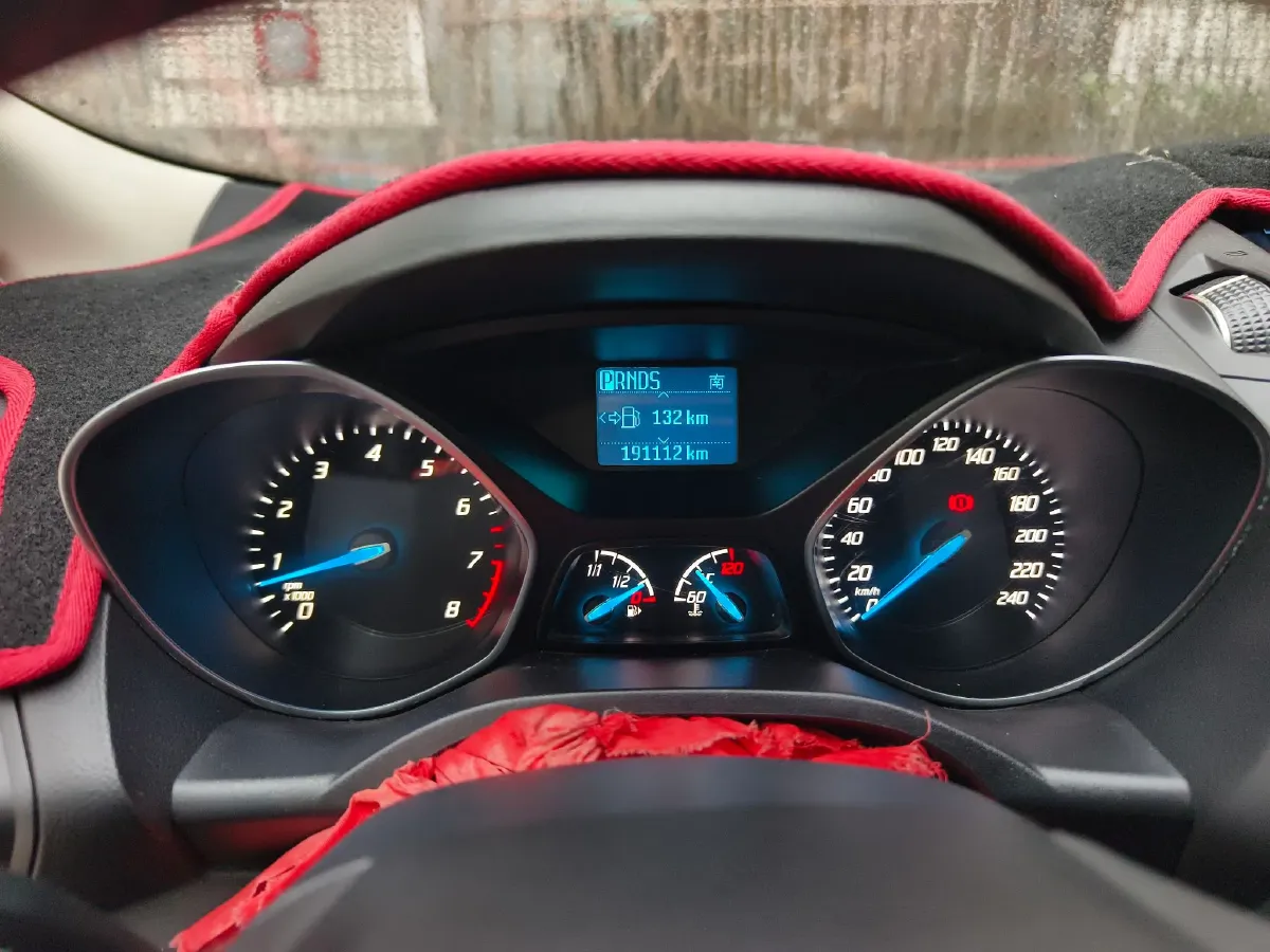 2013 Ford Kuga 1.6T 177HP L4 6AT,autocango,china used car exporter,china ev exporter,chinese used car exporter,chinese used ev exporter