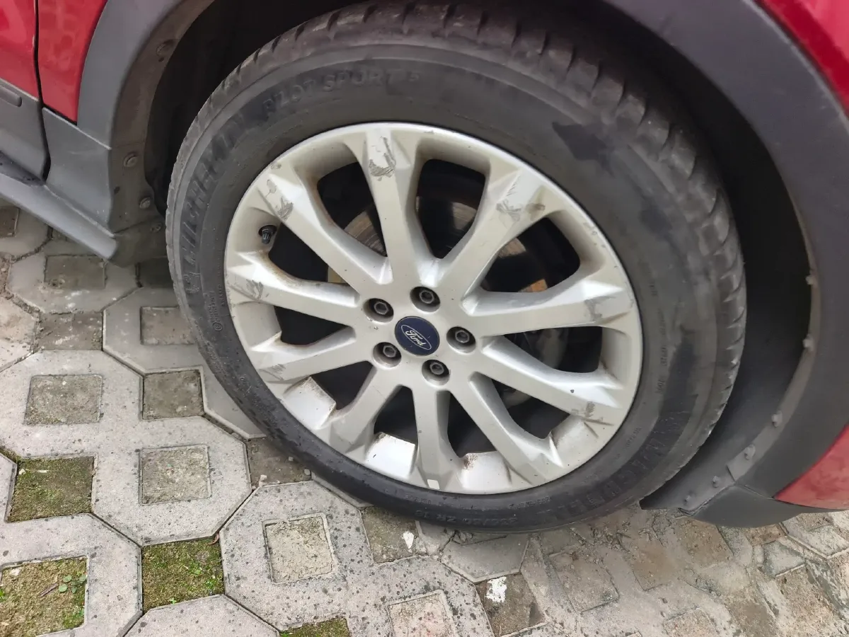 2013 Ford Kuga 1.6T 177HP L4 6AT,autocango,china used car exporter,china ev exporter,chinese used car exporter,chinese used ev exporter