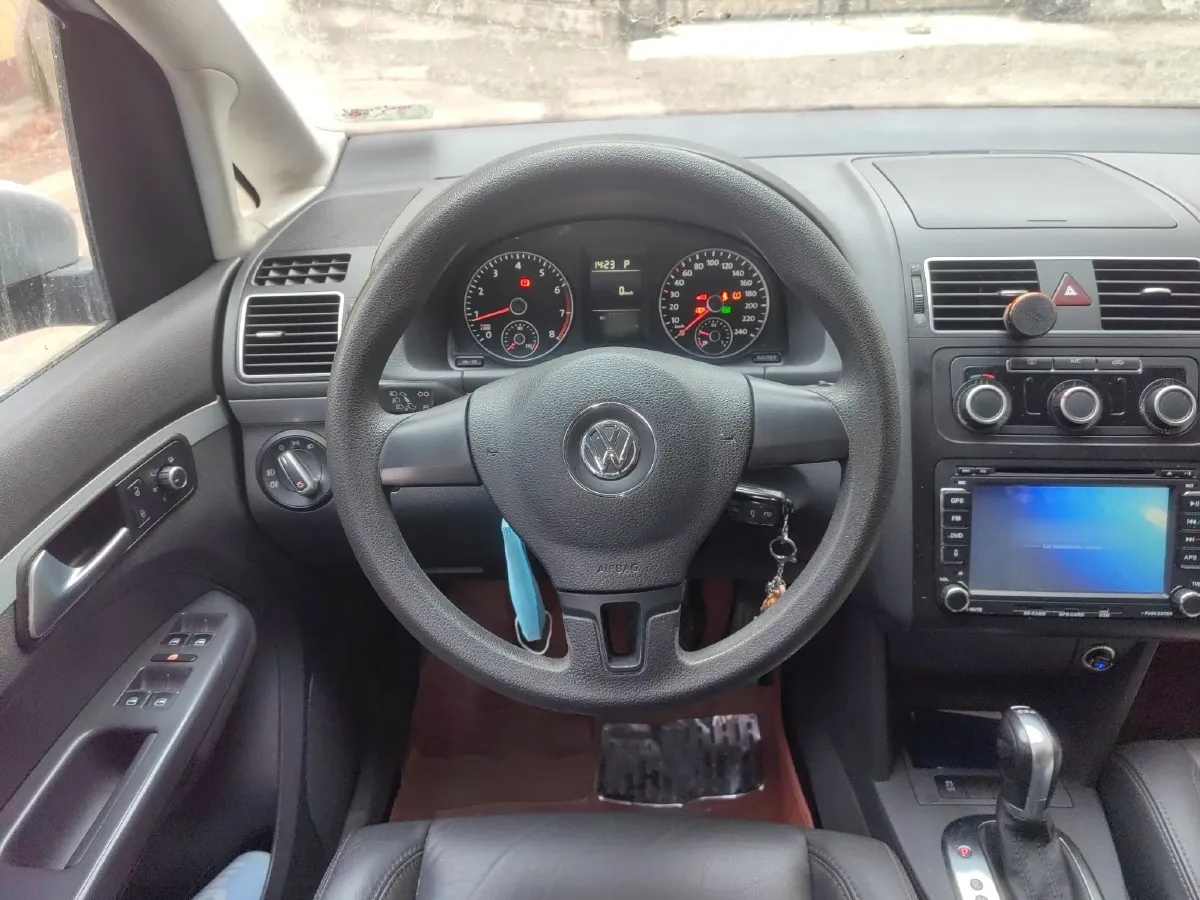 2015 Volkswagen Touran 1.4T 131HP L4 7DCT,autocango,china used car exporter,china ev exporter,chinese used car exporter,chinese used ev exporter