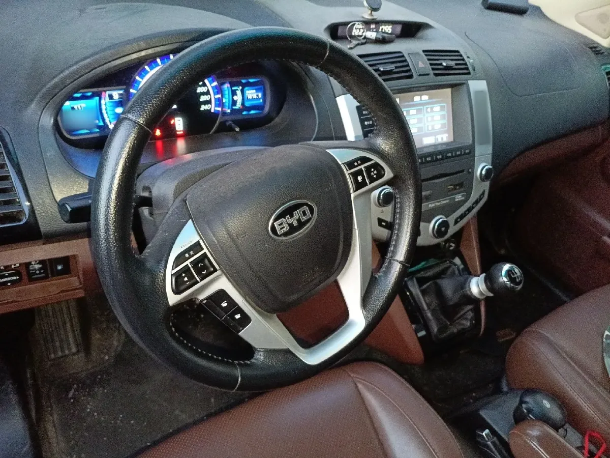 2014 BYD S6 1.5T 154HP L4 6MT,autocango,china used car exporter,china ev exporter,chinese used car exporter,chinese used ev exporter