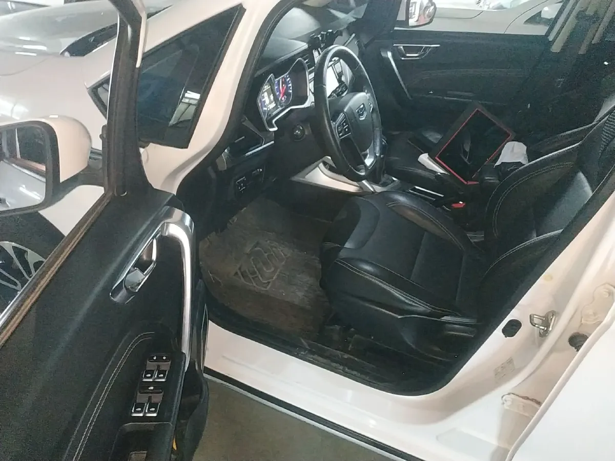 2017 Geely Vision X3 1.5L 102HP L4 5MT,autocango,china used car exporter,china ev exporter,chinese used car exporter,chinese used ev exporter