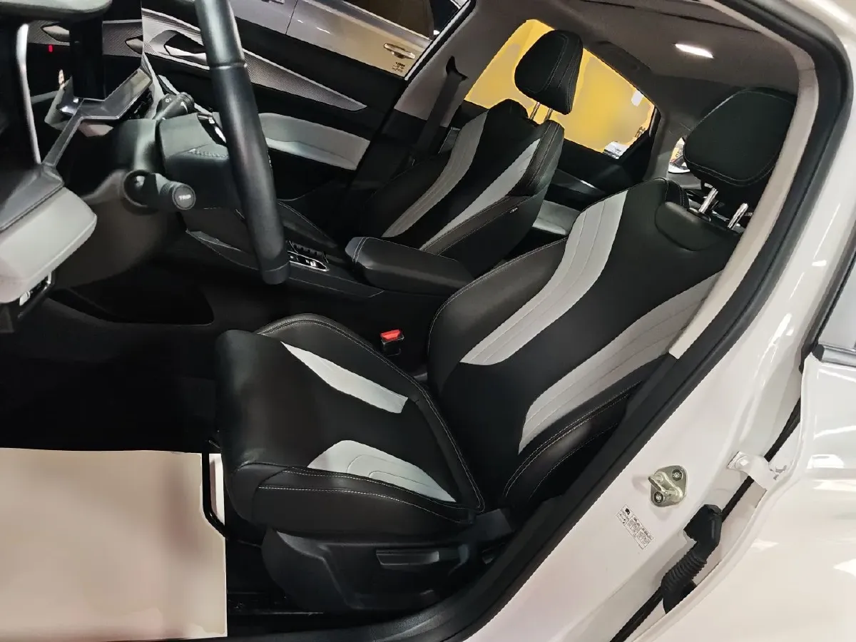 2024 Geely Binray 1.5T 181HP L4 7DCT,autocango,china used car exporter,china ev exporter,chinese used car exporter,chinese used ev exporter