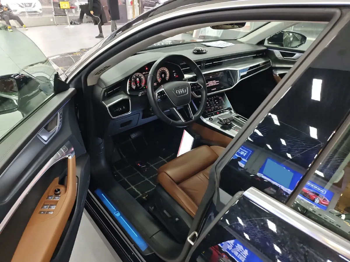 2023 Audi A7 2.0T 265HP L4 7DCT,autocango,china used car exporter,china ev exporter,chinese used car exporter,chinese used ev exporter