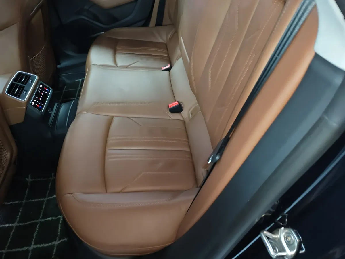 2023 Audi A7 2.0T 265HP L4 7DCT,autocango,china used car exporter,china ev exporter,chinese used car exporter,chinese used ev exporter