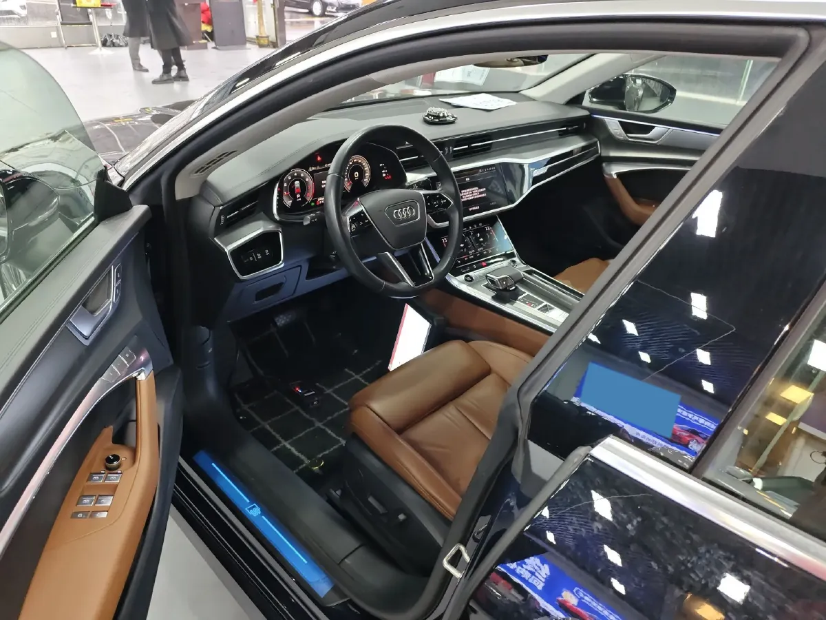 2023 Audi A7 2.0T 265HP L4 7DCT,autocango,china used car exporter,china ev exporter,chinese used car exporter,chinese used ev exporter