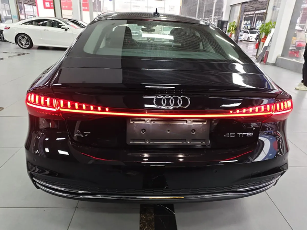 2023 Audi A7 2.0T 265HP L4 7DCT,autocango,china used car exporter,china ev exporter,chinese used car exporter,chinese used ev exporter