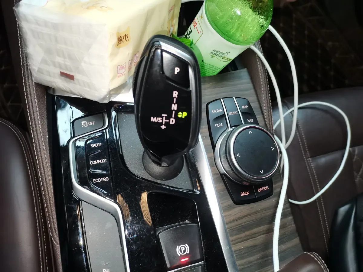 2019 BMW 5 Series 2.0T 252HP L4 8AT,autocango,china used car exporter,china ev exporter,chinese used car exporter,chinese used ev exporter