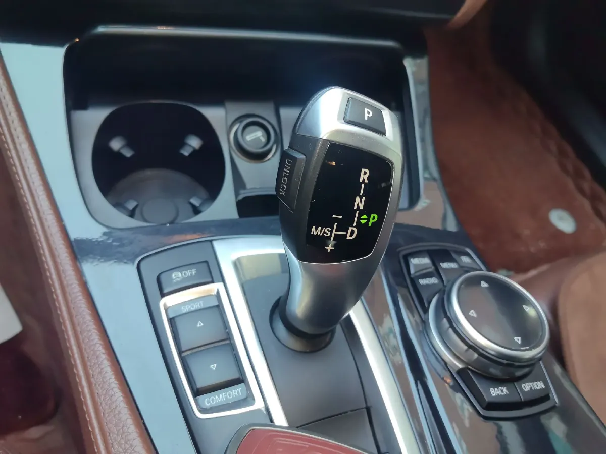 2014 BMW 5 Series 2.0T 184HP L4 8AT,autocango,china used car exporter,china ev exporter,chinese used car exporter,chinese used ev exporter