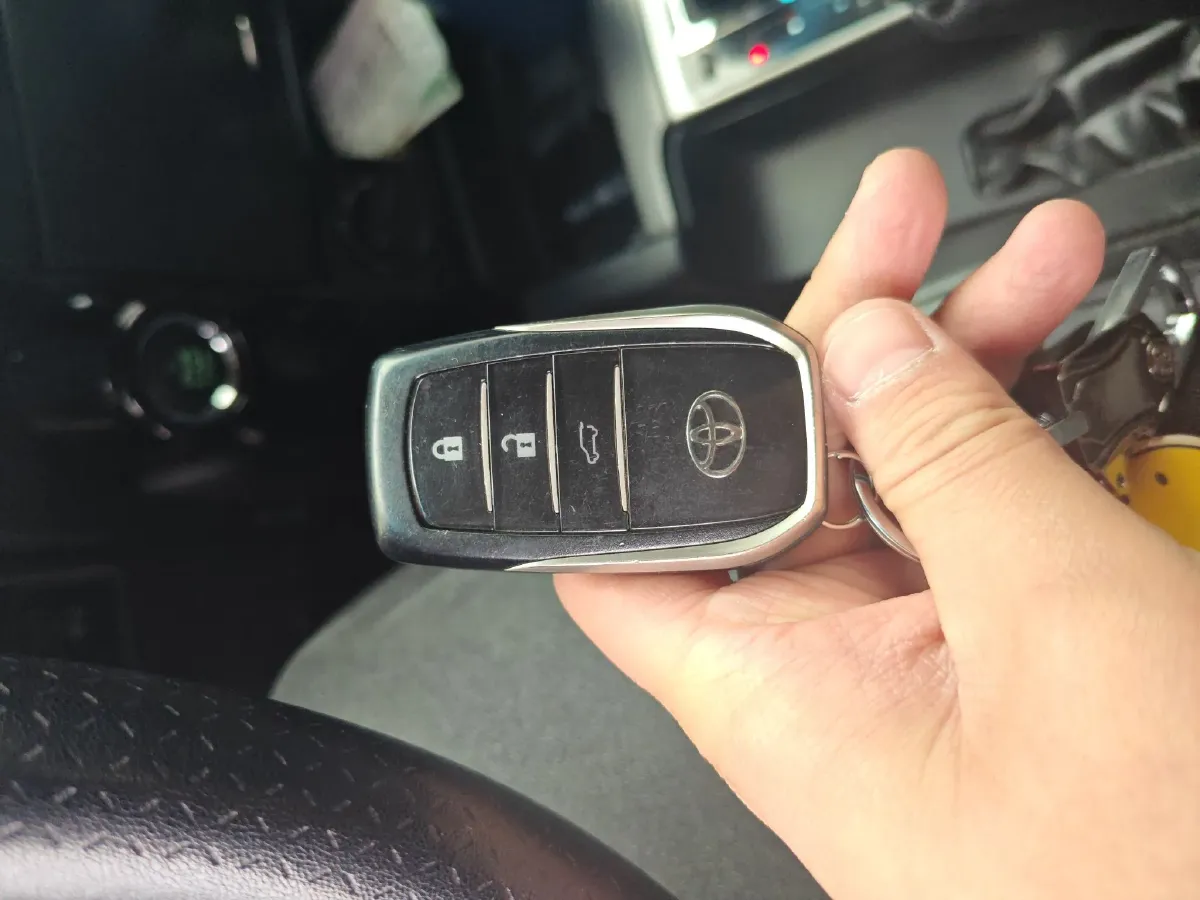 2016 Toyota Land Cruiser Prado 2.7L 163HP L4 6AT,autocango,china used car exporter,china ev exporter,chinese used car exporter,chinese used ev exporter