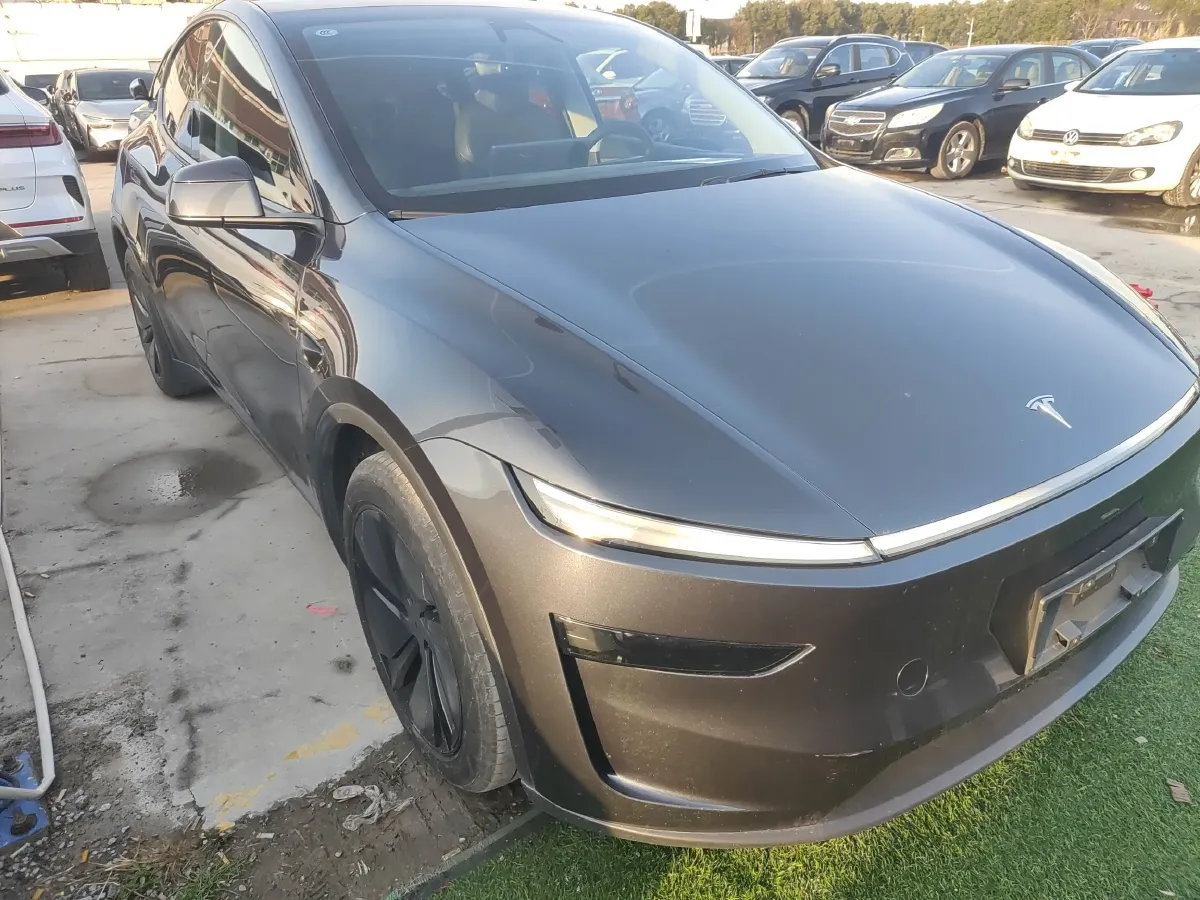 2025 Tesla Model Y BEV 62.5KWH,autocango,china used car exporter,china ev exporter,chinese used car exporter,chinese used ev exporter