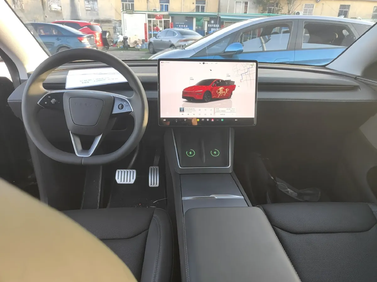 2025 Tesla Model Y BEV 62.5KWH,autocango,china used car exporter,china ev exporter,chinese used car exporter,chinese used ev exporter