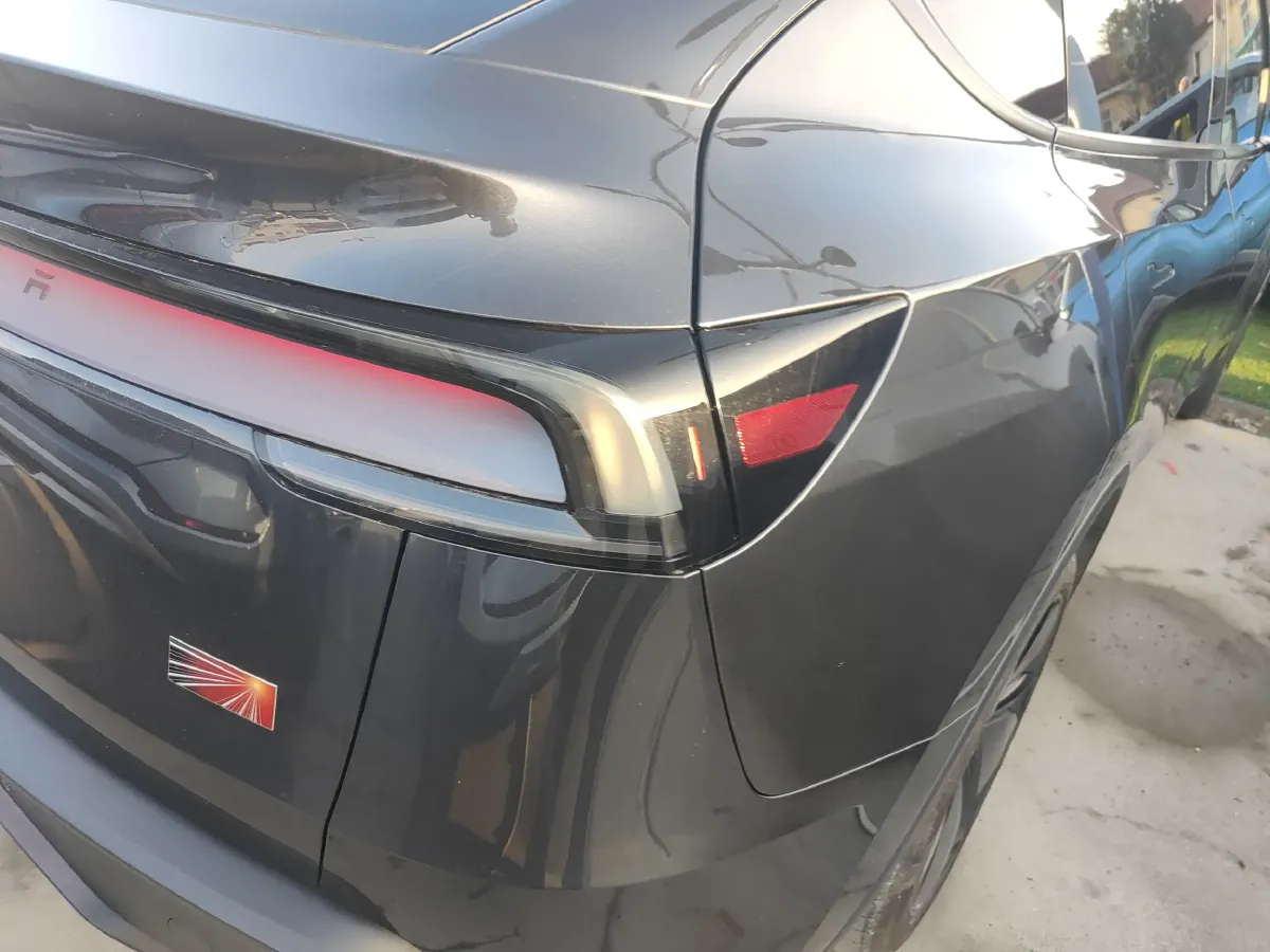 2025 Tesla Model Y BEV 62.5KWH,autocango,china used car exporter,china ev exporter,chinese used car exporter,chinese used ev exporter