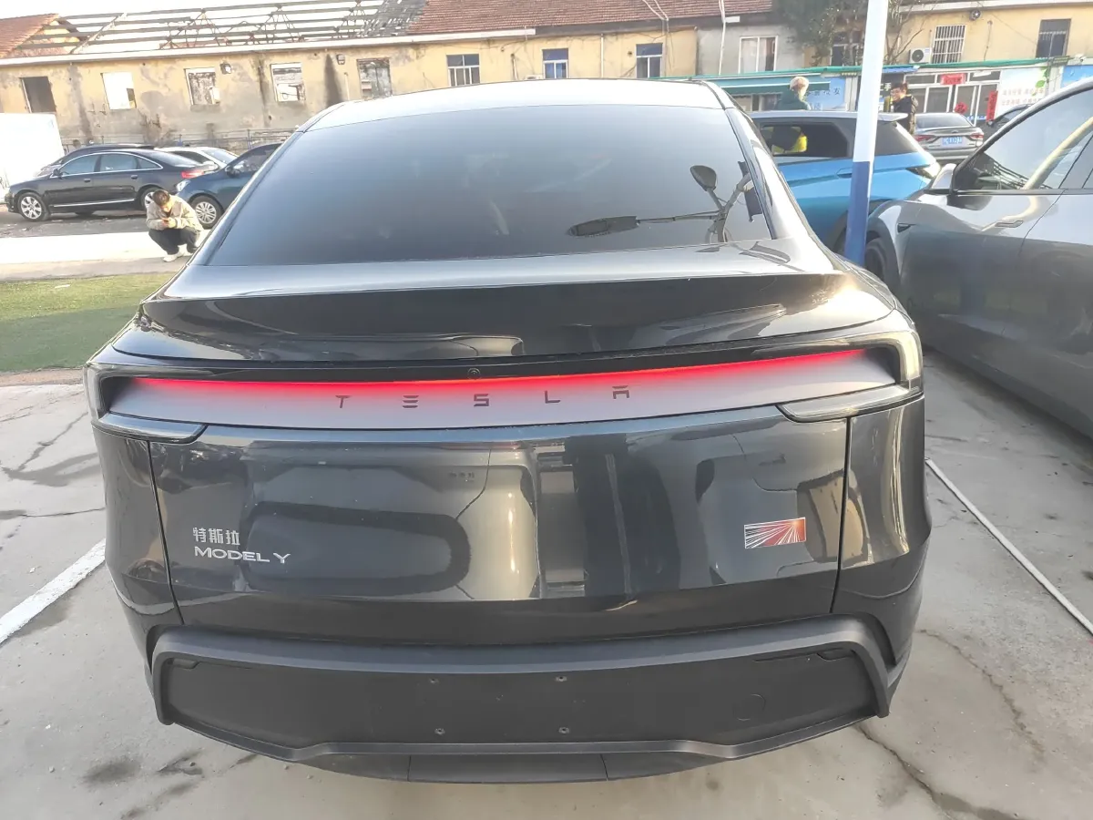 2025 Tesla Model Y BEV 62.5KWH,autocango,china used car exporter,china ev exporter,chinese used car exporter,chinese used ev exporter