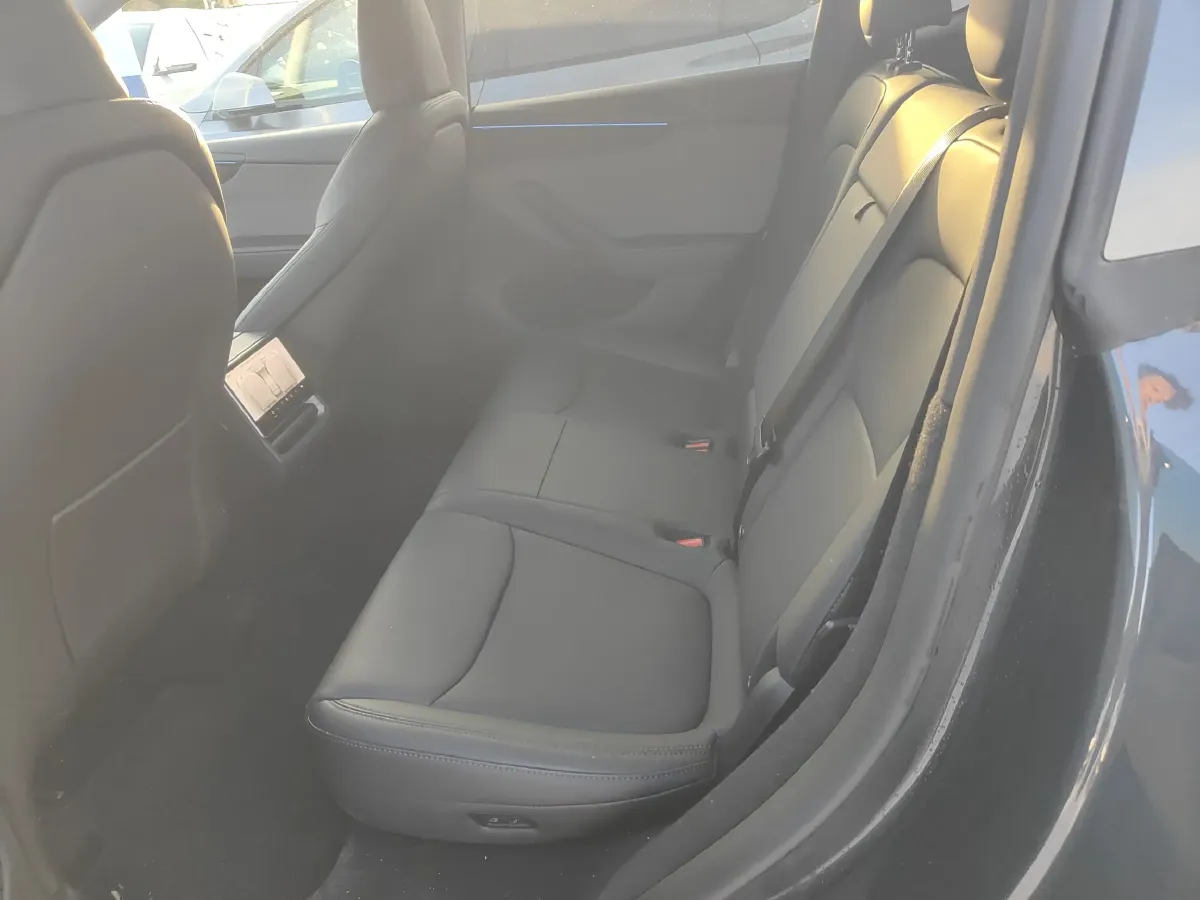 2025 Tesla Model Y BEV 62.5KWH,autocango,china used car exporter,china ev exporter,chinese used car exporter,chinese used ev exporter