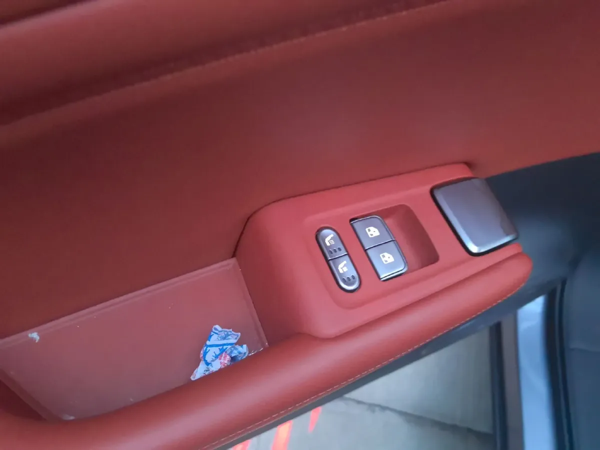 2026 HongQi HS6 PHEV 1.5T 150HP L4 1DHT PHEV,autocango,china used car exporter,china ev exporter,chinese used car exporter,chinese used ev exporter