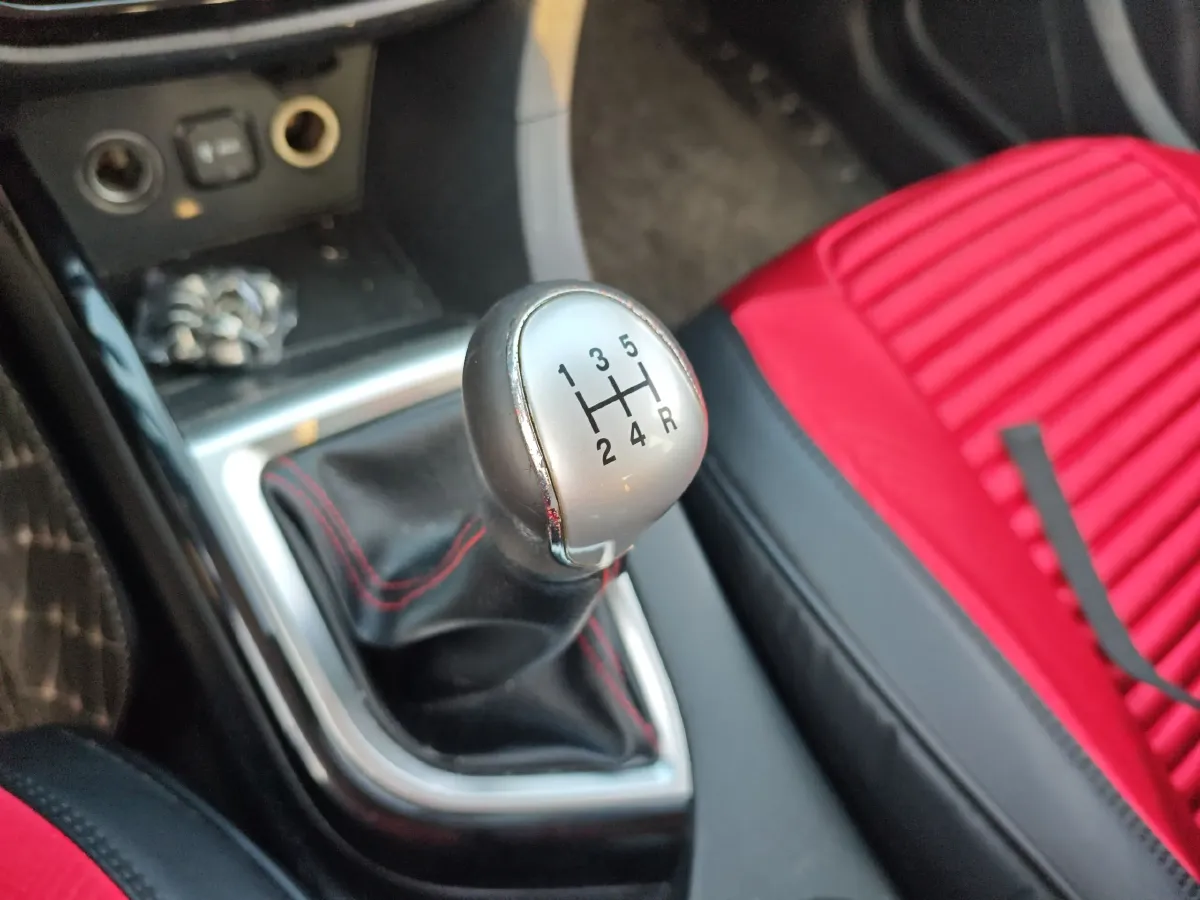 2015 ChangAn Alsvin V7 1.6L 124HP L4 5MT,autocango,china used car exporter,china ev exporter,chinese used car exporter,chinese used ev exporter