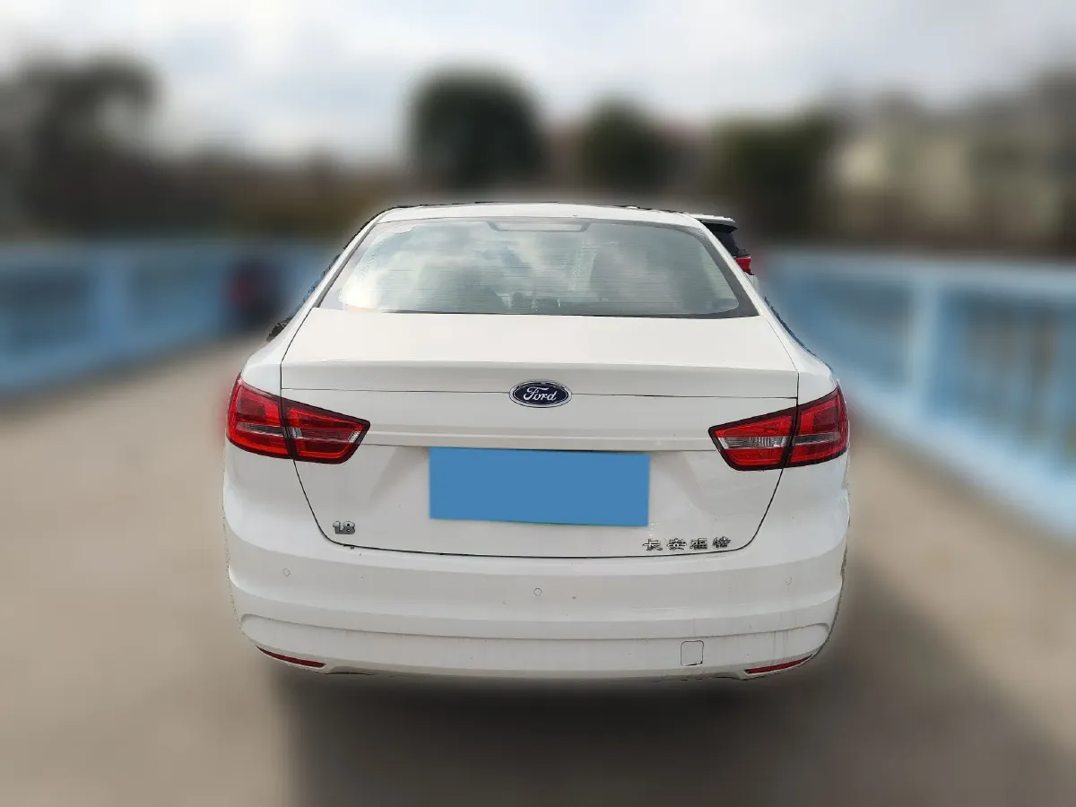 2015 Ford Escort 1.5L 113HP L4 6AT,autocango,china used car exporter,china ev exporter,chinese used car exporter,chinese used ev exporter