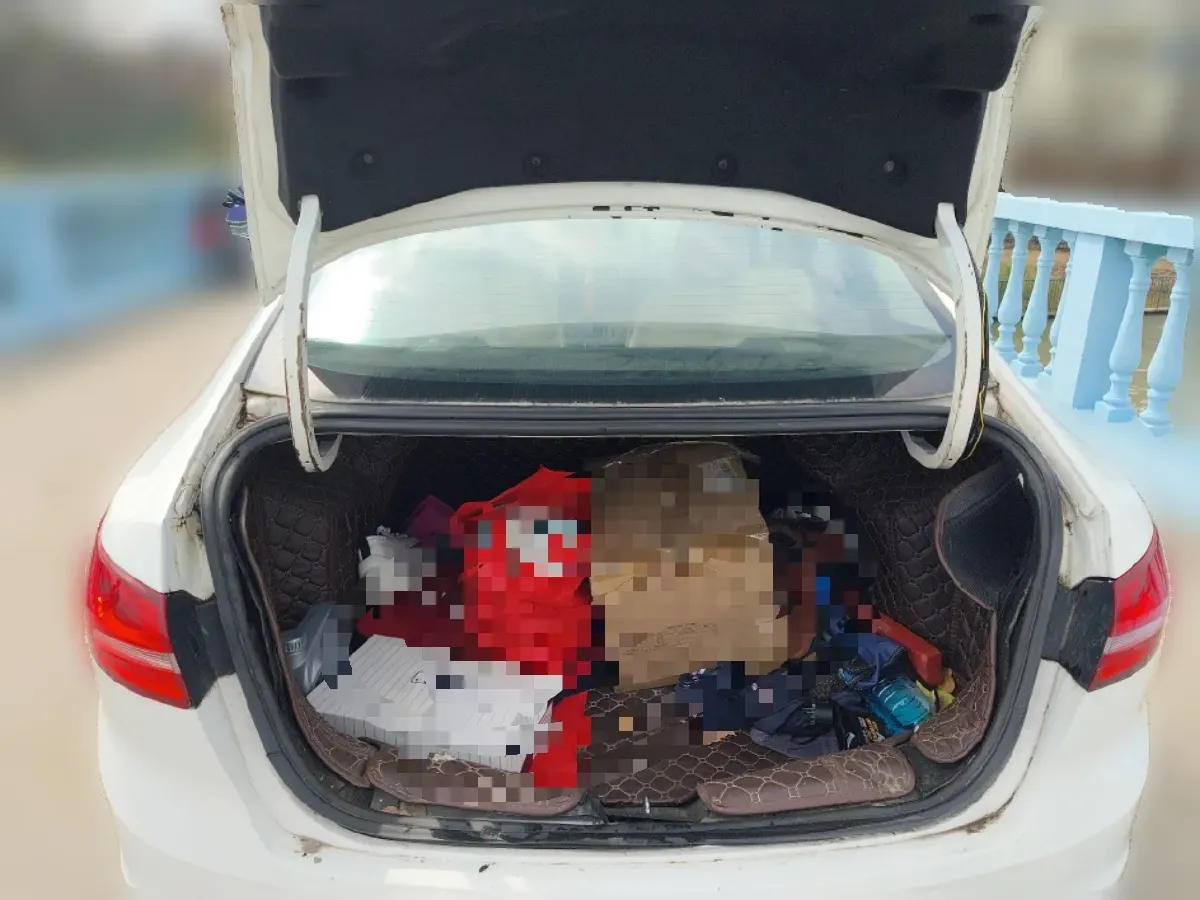 2015 Ford Escort 1.5L 113HP L4 6AT,autocango,china used car exporter,china ev exporter,chinese used car exporter,chinese used ev exporter