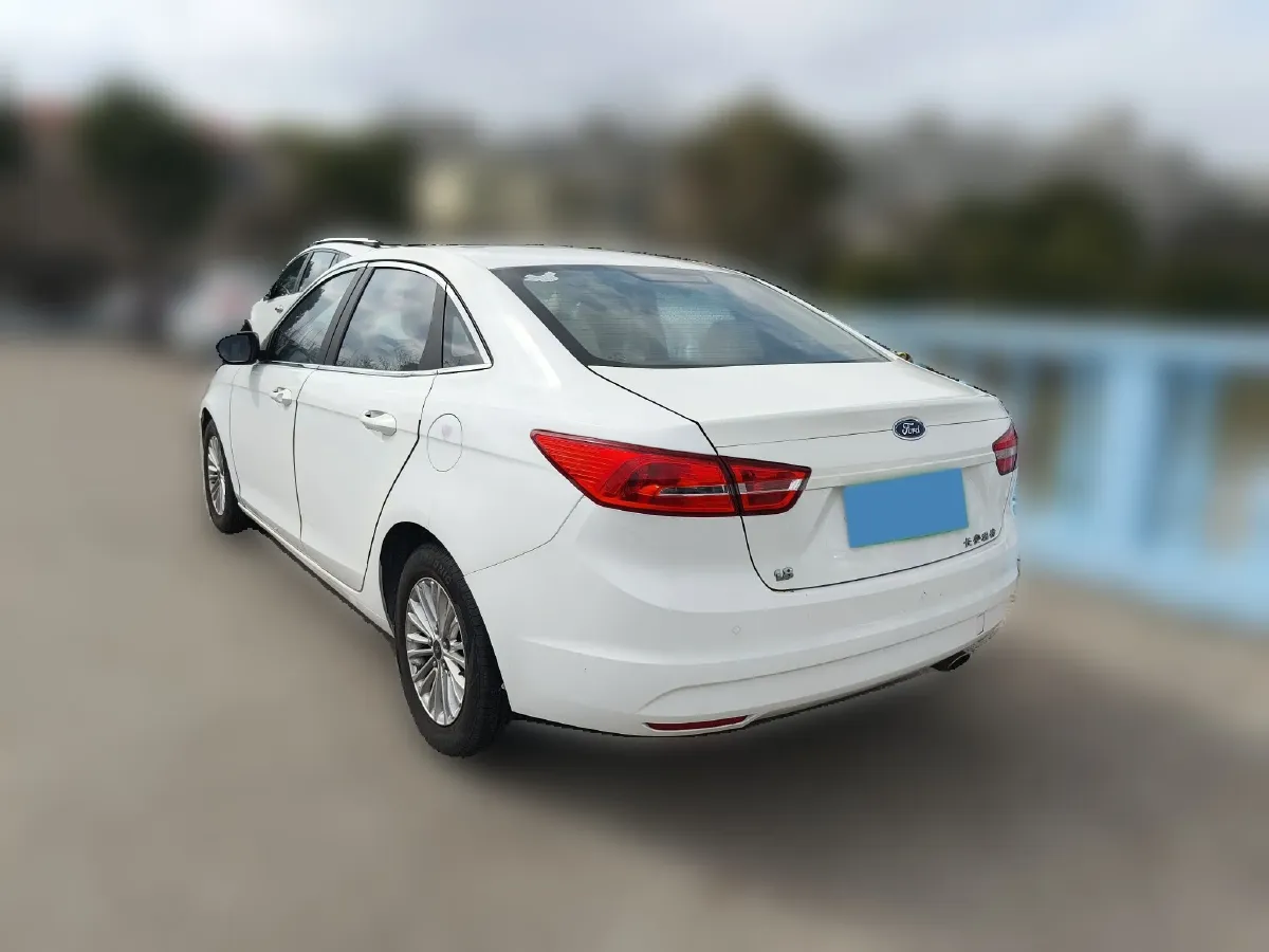 2015 Ford Escort 1.5L 113HP L4 6AT,autocango,china used car exporter,china ev exporter,chinese used car exporter,chinese used ev exporter