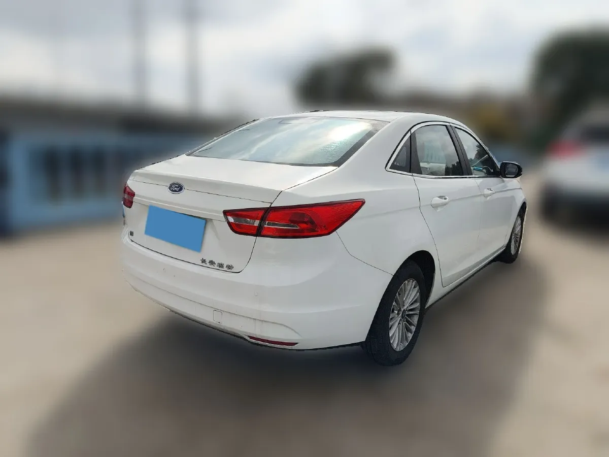 2015 Ford Escort 1.5L 113HP L4 6AT,autocango,china used car exporter,china ev exporter,chinese used car exporter,chinese used ev exporter
