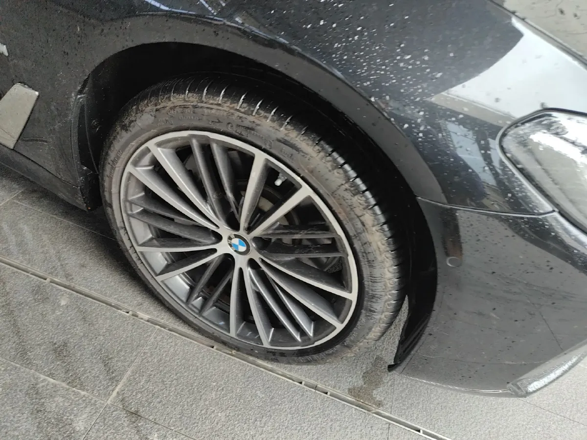 2022 BMW 5 Series 2.0T 252HP L4 8AT,autocango,china used car exporter,china ev exporter,chinese used car exporter,chinese used ev exporter