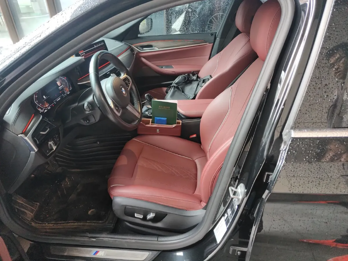 2022 BMW 5 Series 2.0T 252HP L4 8AT,autocango,china used car exporter,china ev exporter,chinese used car exporter,chinese used ev exporter