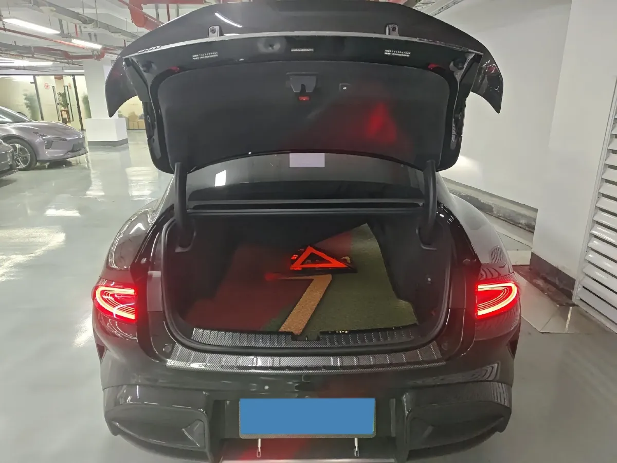 2025 MI SU7 Ultra BEV 93.7KWH,autocango,china used car exporter,china ev exporter,chinese used car exporter,chinese used ev exporter