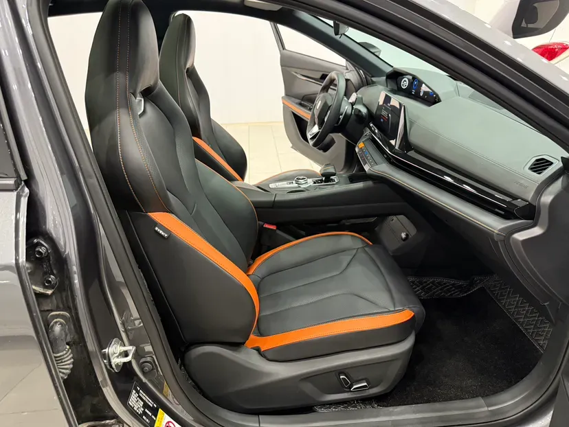 2024 ChangAn UNI-V 1.5T 188HP L4 7DCT,autocango,china used car exporter,china ev exporter,chinese used car exporter,chinese used ev exporter