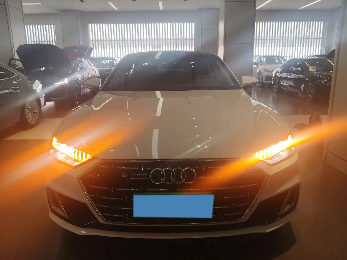 2022 Audi A7L 2.0T 245HP L4 7DCT,autocango,china used car exporter,china ev exporter,chinese used car exporter,chinese used ev exporter