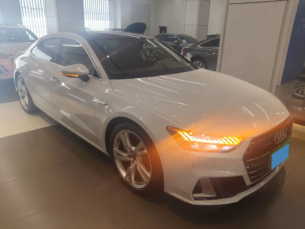 2022 Audi A7L 2.0T 245HP L4 7DCT,autocango,china used car exporter,china ev exporter,chinese used car exporter,chinese used ev exporter