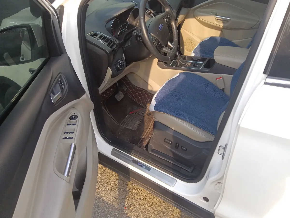 2017 Ford Kuga 2.0T 245HP L4 6AT,autocango,china used car exporter,china ev exporter,chinese used car exporter,chinese used ev exporter