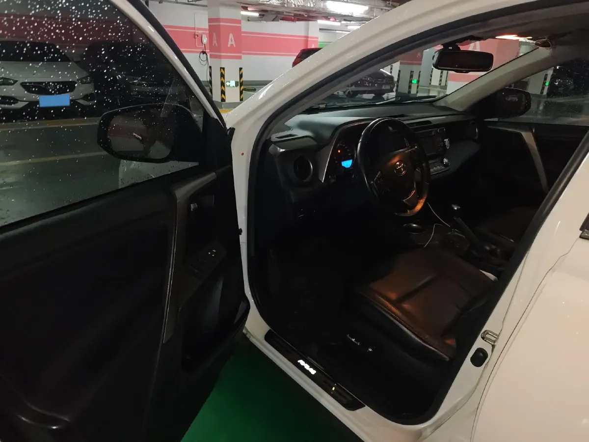 2013 Toyota RAV4 2.5L 180HP L4 6AT,autocango,china used car exporter,china ev exporter,chinese used car exporter,chinese used ev exporter