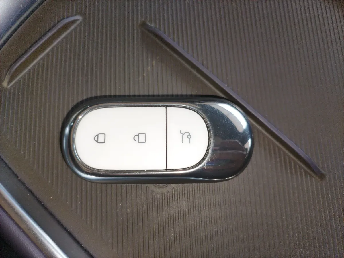 2025 Leapmotor B10 BEV 56.2KWH,autocango,china used car exporter,china ev exporter,chinese used car exporter,chinese used ev exporter