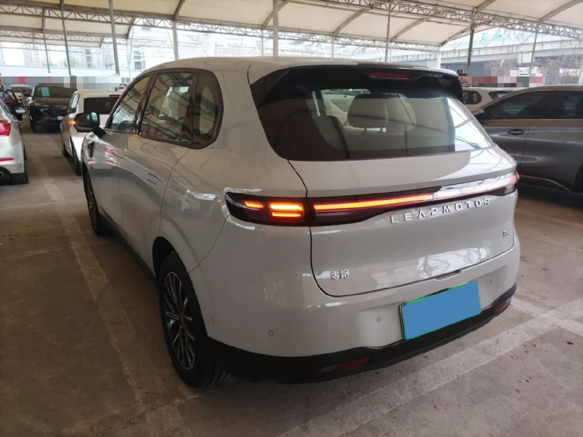 2025 Leapmotor B10 BEV 56.2KWH,autocango,china used car exporter,china ev exporter,chinese used car exporter,chinese used ev exporter