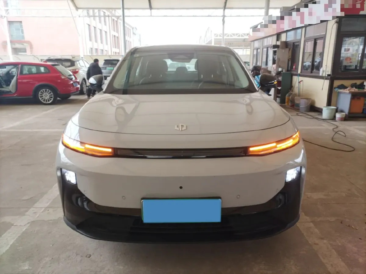 2025 Leapmotor B10 BEV 56.2KWH,autocango,china used car exporter,china ev exporter,chinese used car exporter,chinese used ev exporter