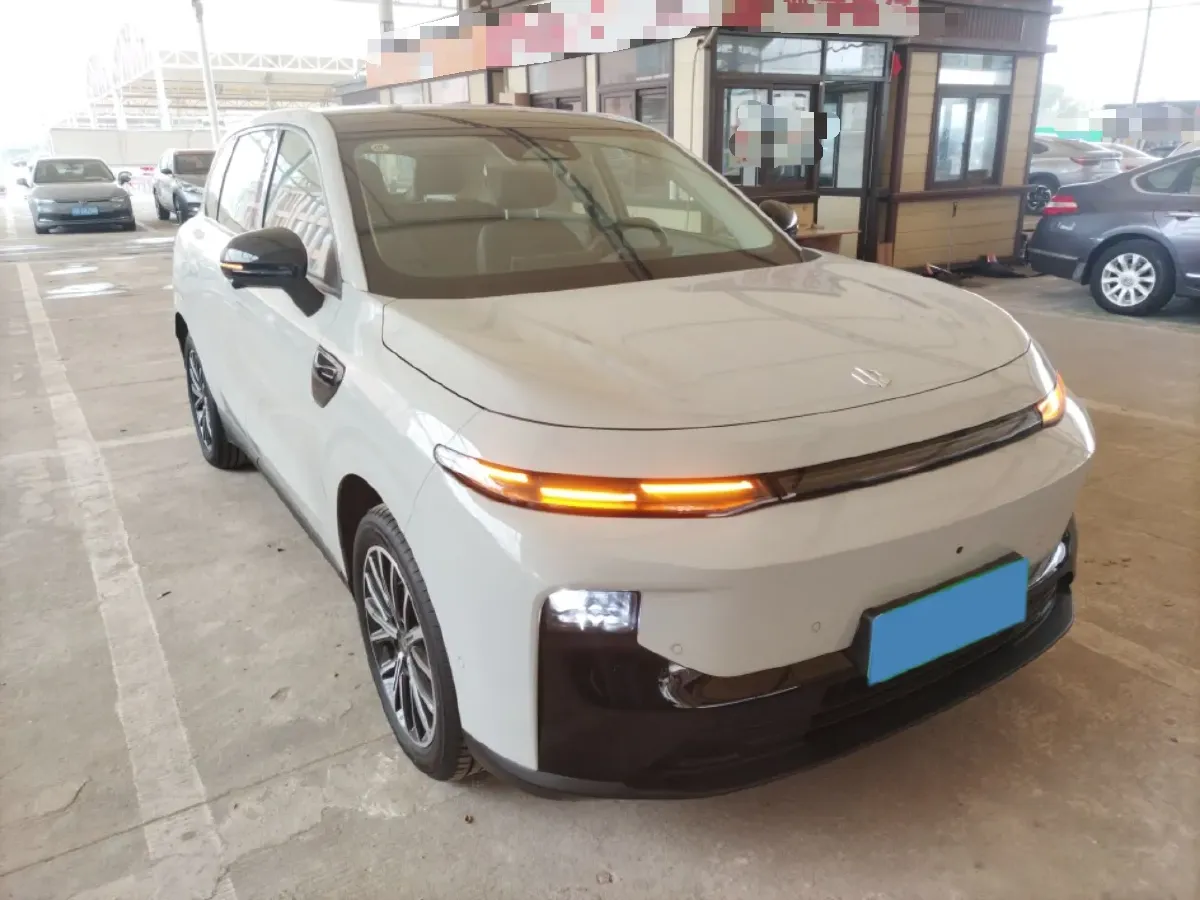 2025 Leapmotor B10 BEV 56.2KWH,autocango,china used car exporter,china ev exporter,chinese used car exporter,chinese used ev exporter